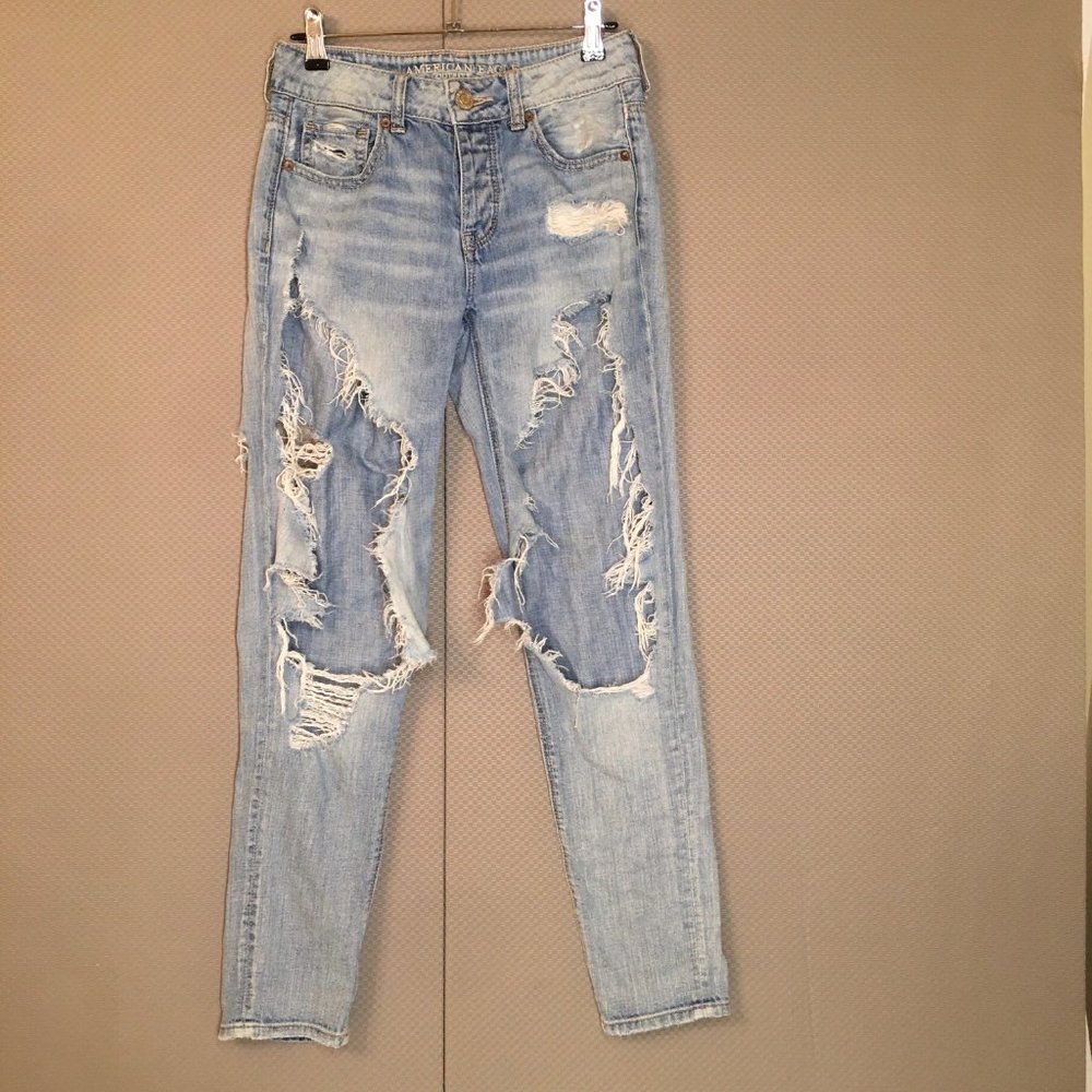 American Eagle Outfitters DESTROYED Distressed Tom Girl Jeans Denim Women Sz 00